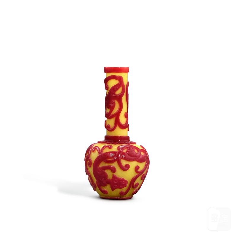 A small red overlay yellow glass 'chilong' vase, Qing dynasty, 19th century | 清十九世紀 黃地套紅料螭龍紋小瓶 - 图2
